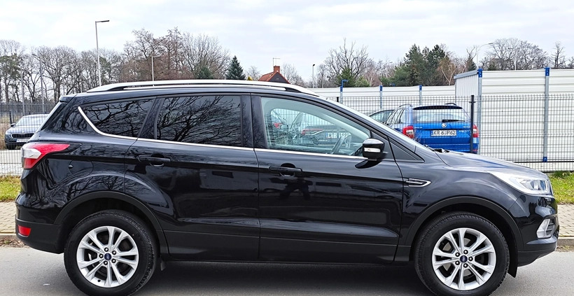 Ford Kuga cena 67900 przebieg: 119000, rok produkcji 2018 z Bochnia małe 497